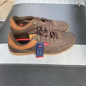 Men’s 9.5 Levi casual sneakers